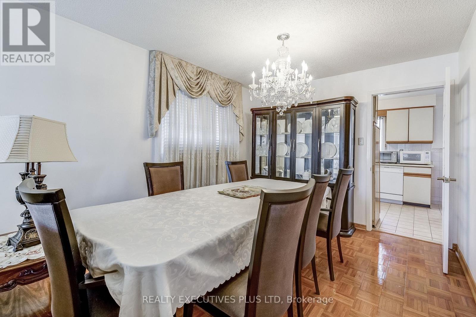 206 Vodden Street W, Brampton, Ontario  L6X 2V3 - Photo 14 - W12284376