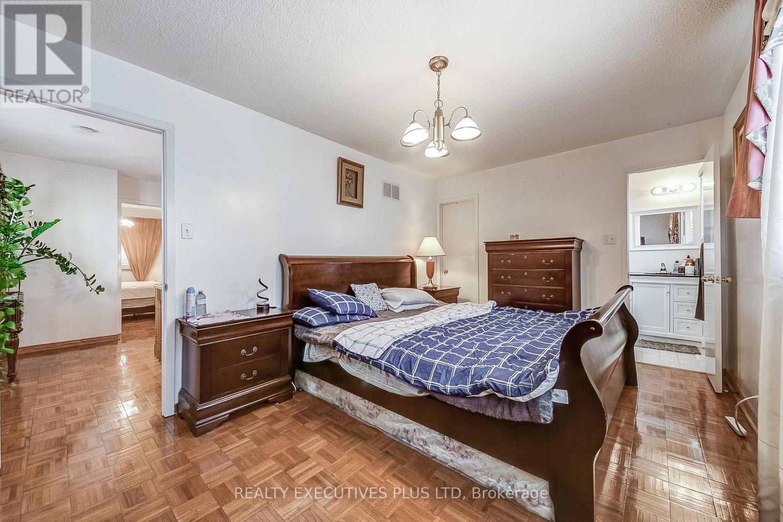 206 Vodden Street W, Brampton, Ontario  L6X 2V3 - Photo 16 - W12284376