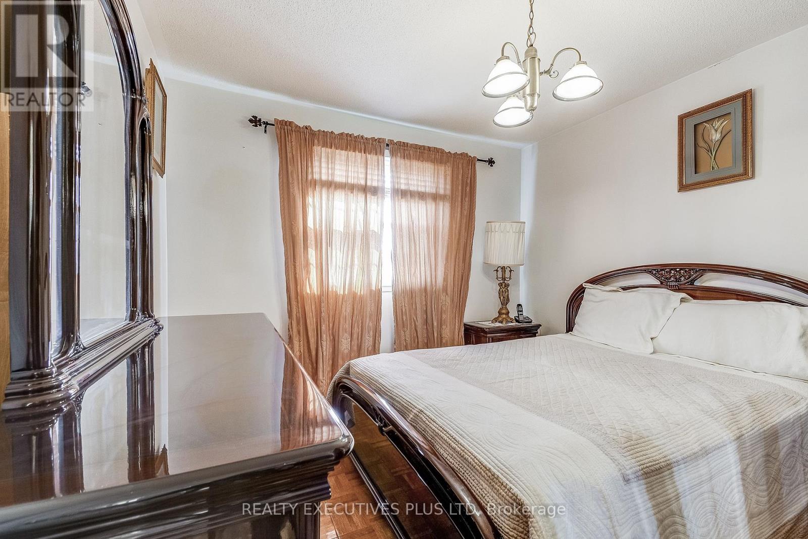 206 Vodden Street W, Brampton, Ontario  L6X 2V3 - Photo 19 - W12284376