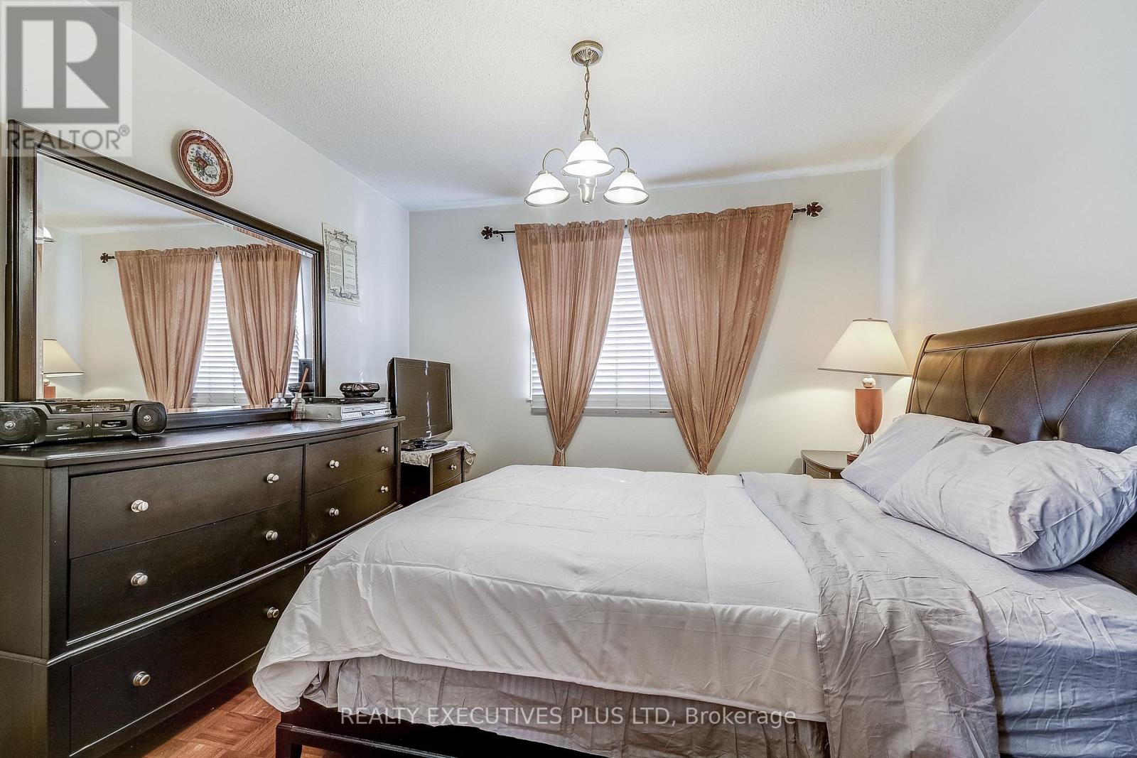206 Vodden Street W, Brampton, Ontario  L6X 2V3 - Photo 21 - W12284376