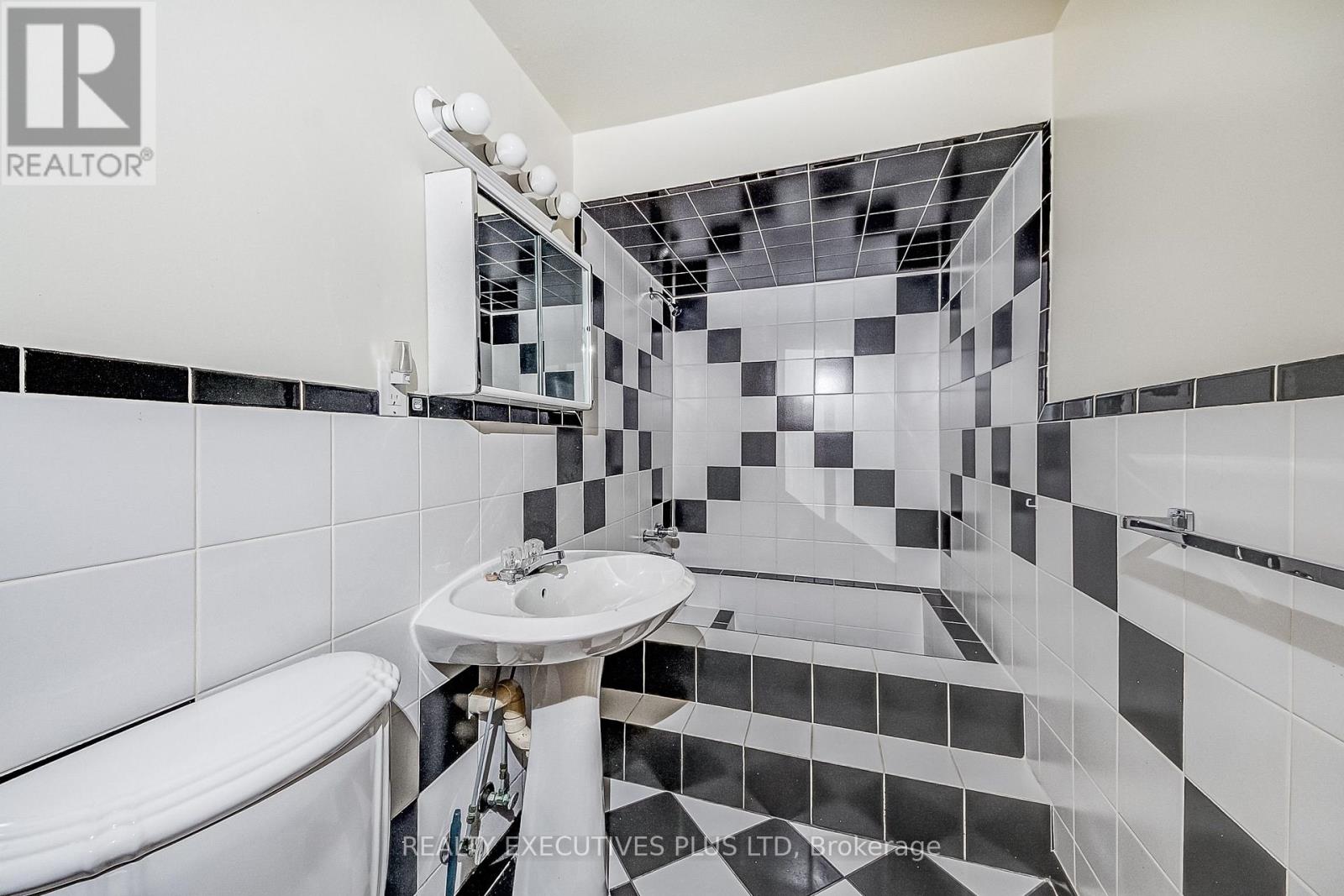 206 Vodden Street W, Brampton, Ontario  L6X 2V3 - Photo 26 - W12284376