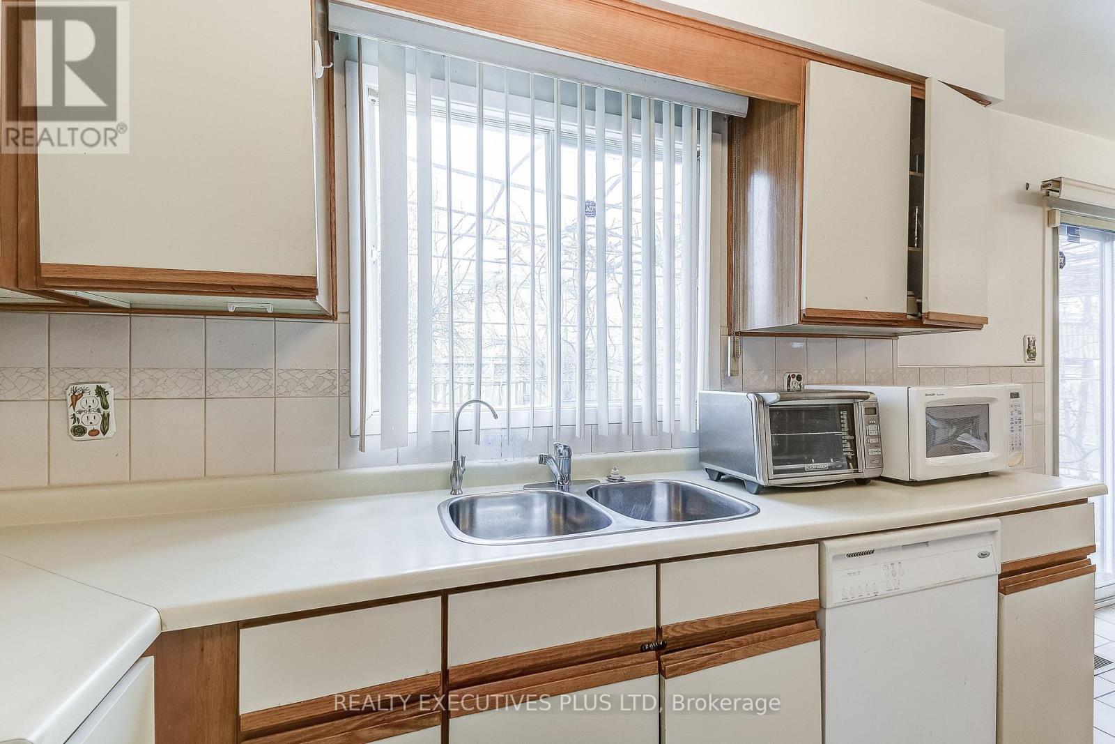 206 Vodden Street W, Brampton, Ontario  L6X 2V3 - Photo 35 - W12284376
