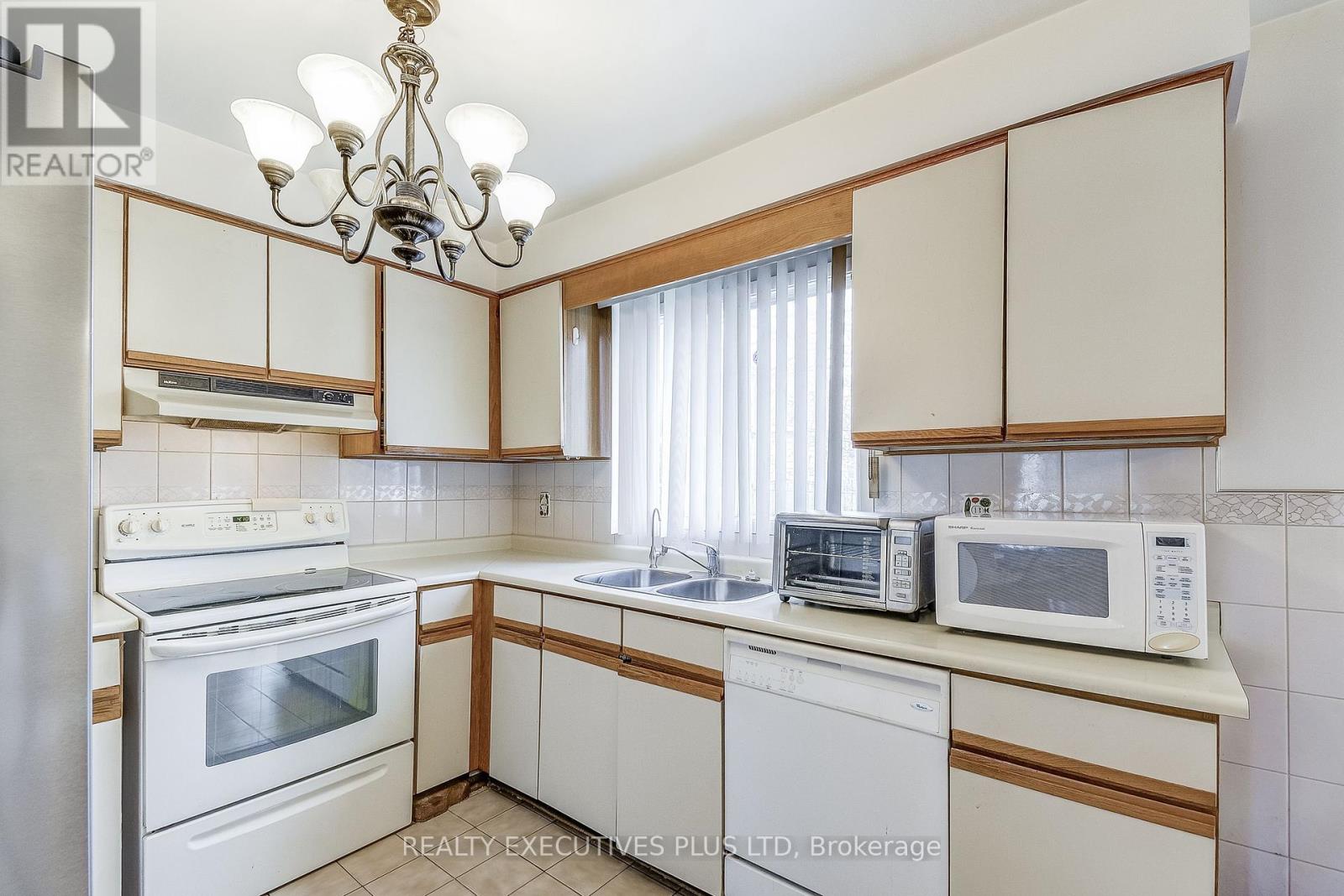 206 Vodden Street W, Brampton, Ontario  L6X 2V3 - Photo 36 - W12284376