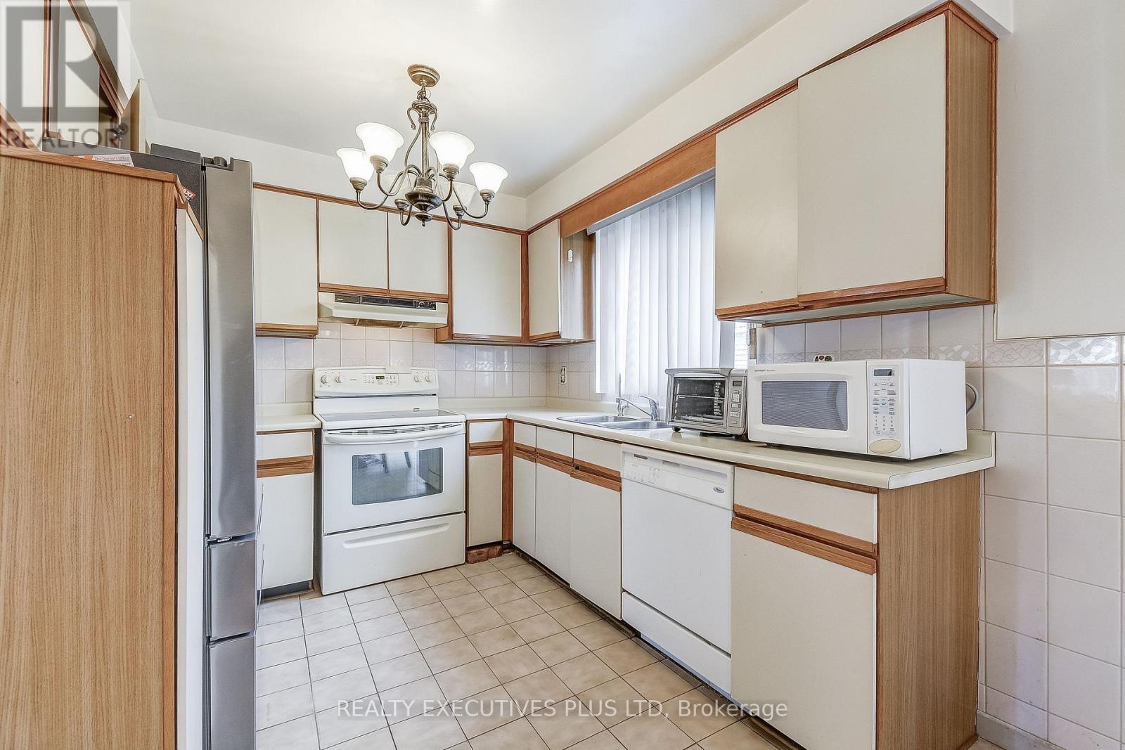 206 Vodden Street W, Brampton, Ontario  L6X 2V3 - Photo 38 - W12284376