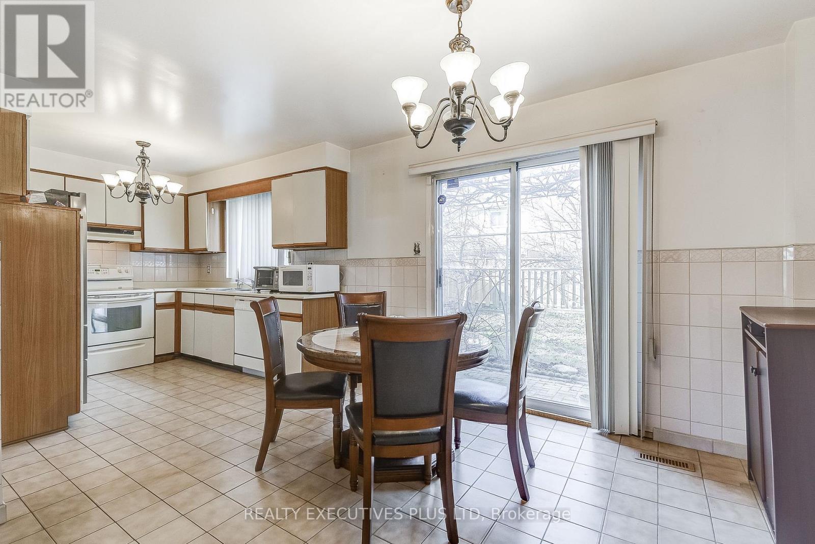 206 Vodden Street W, Brampton, Ontario  L6X 2V3 - Photo 40 - W12284376