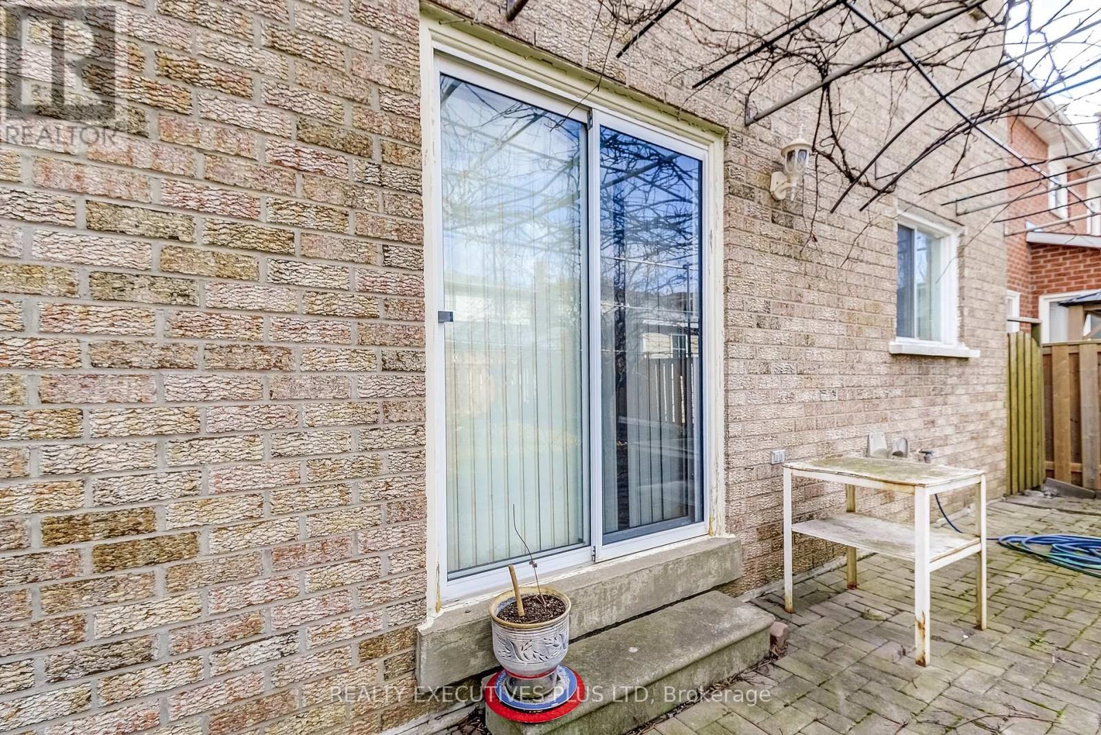 206 Vodden Street W, Brampton, Ontario  L6X 2V3 - Photo 45 - W12284376