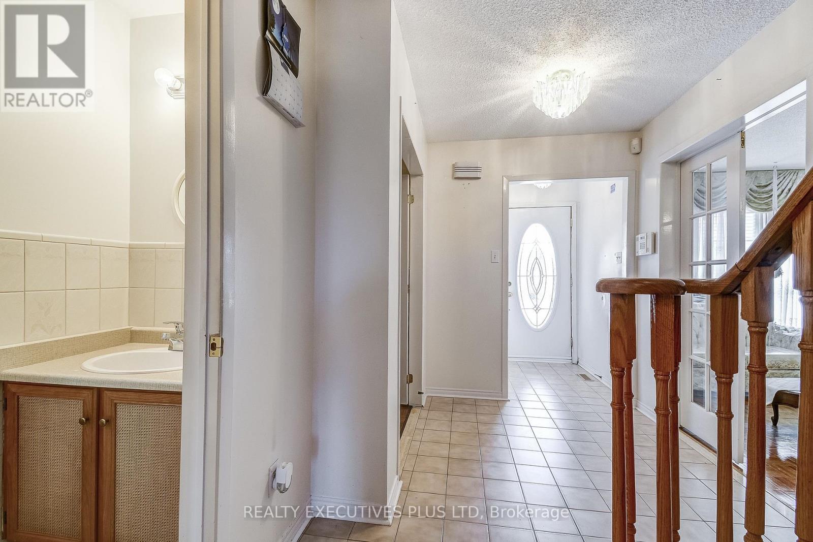 206 Vodden Street W, Brampton, Ontario  L6X 2V3 - Photo 5 - W12284376