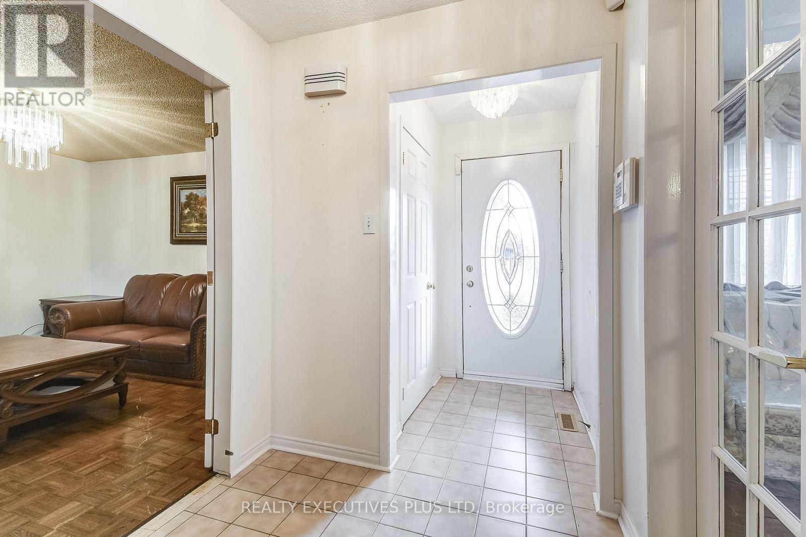 206 Vodden Street W, Brampton, Ontario  L6X 2V3 - Photo 6 - W12284376