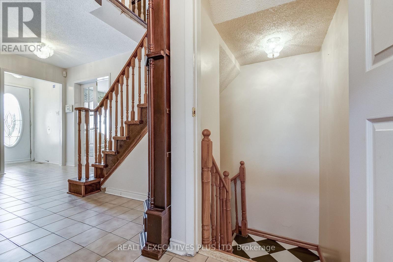 206 Vodden Street W, Brampton, Ontario  L6X 2V3 - Photo 8 - W12284376