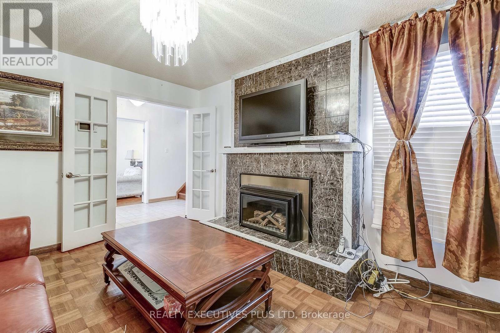 206 Vodden Street W, Brampton, Ontario  L6X 2V3 - Photo 9 - W12284376