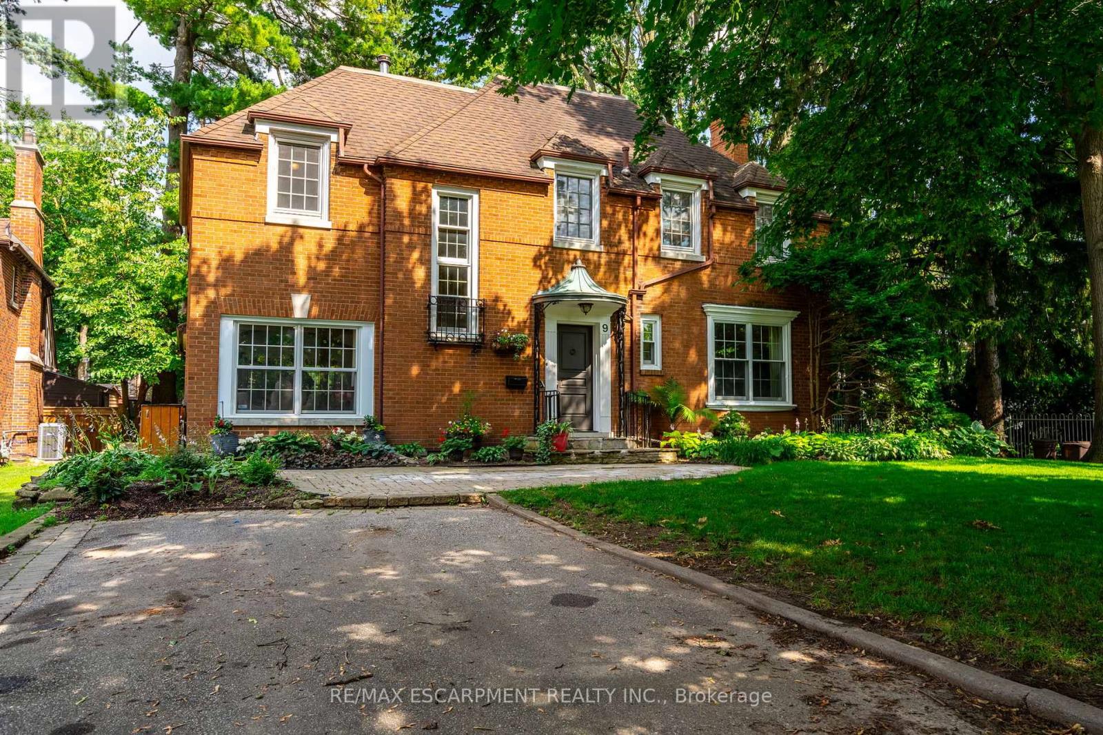 Property at 9 LANSDOWNE ROAD S image 1