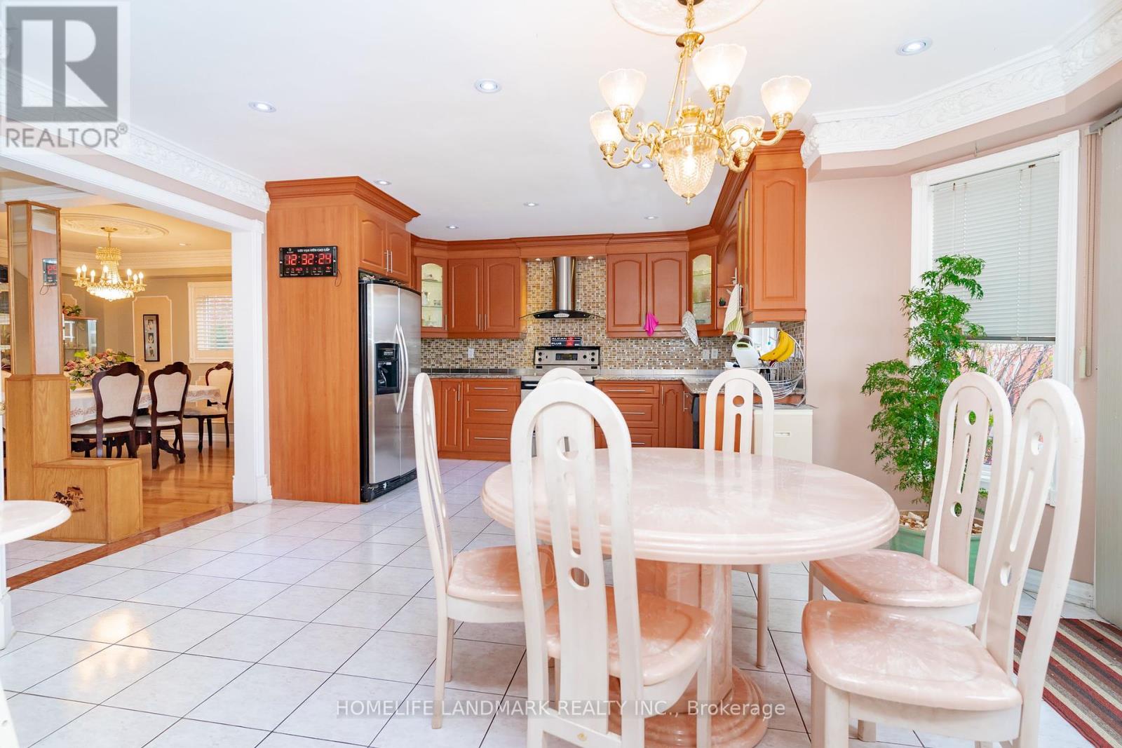 3211 Bloomfied Drive, Mississauga (Lisgar), Ontario  L5N 6V2 - Photo 8 - W12284439