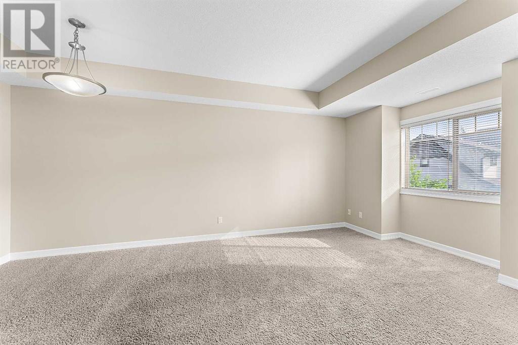 Property at 816, 121 Copperpond Common SE image 3