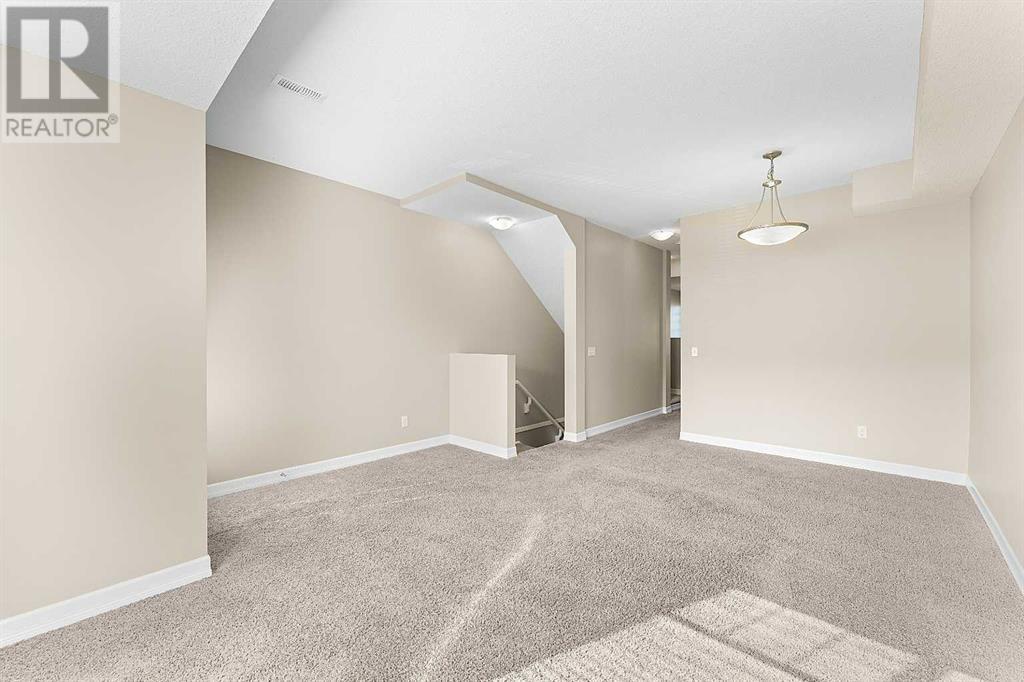 Property at 816, 121 Copperpond Common SE image 4