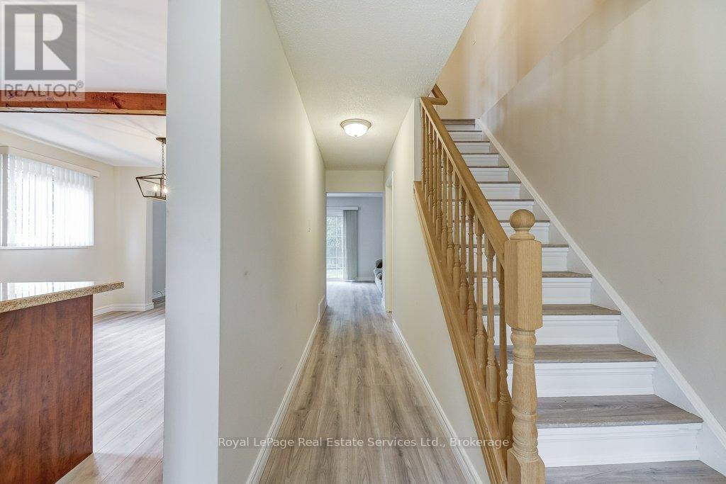 Property at 1225 CONSORT CRESCENT image 5