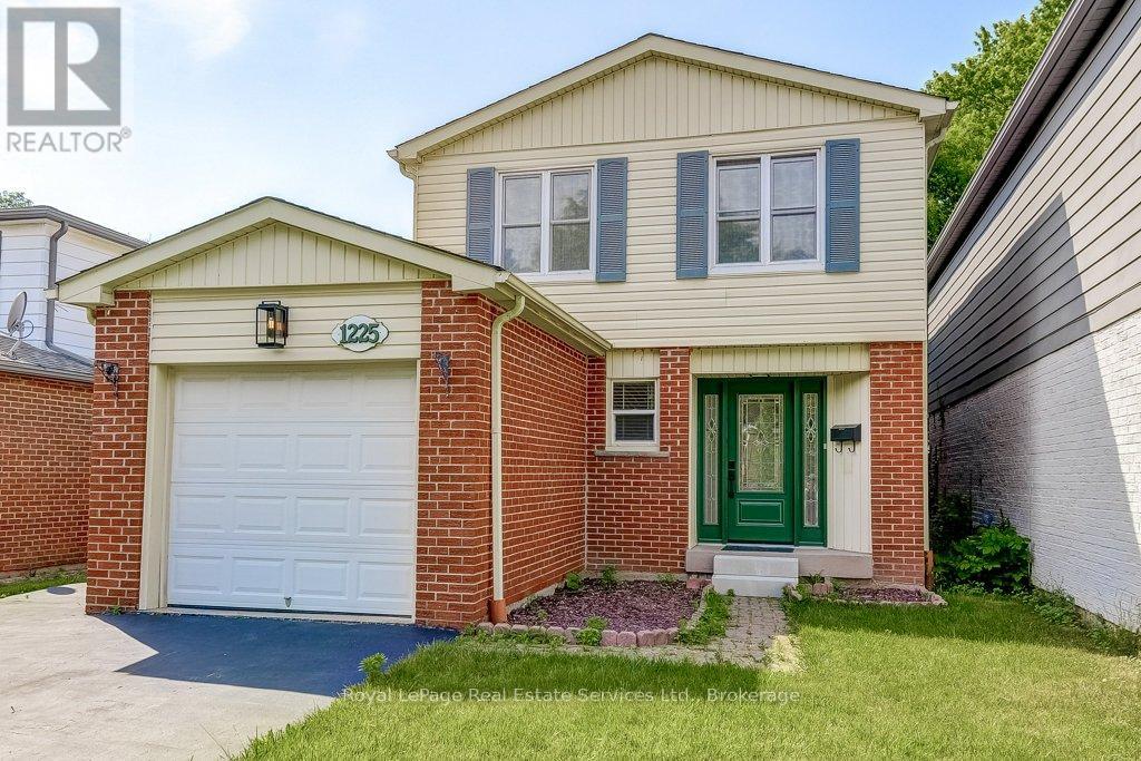 Property at 1225 CONSORT CRESCENT image 2