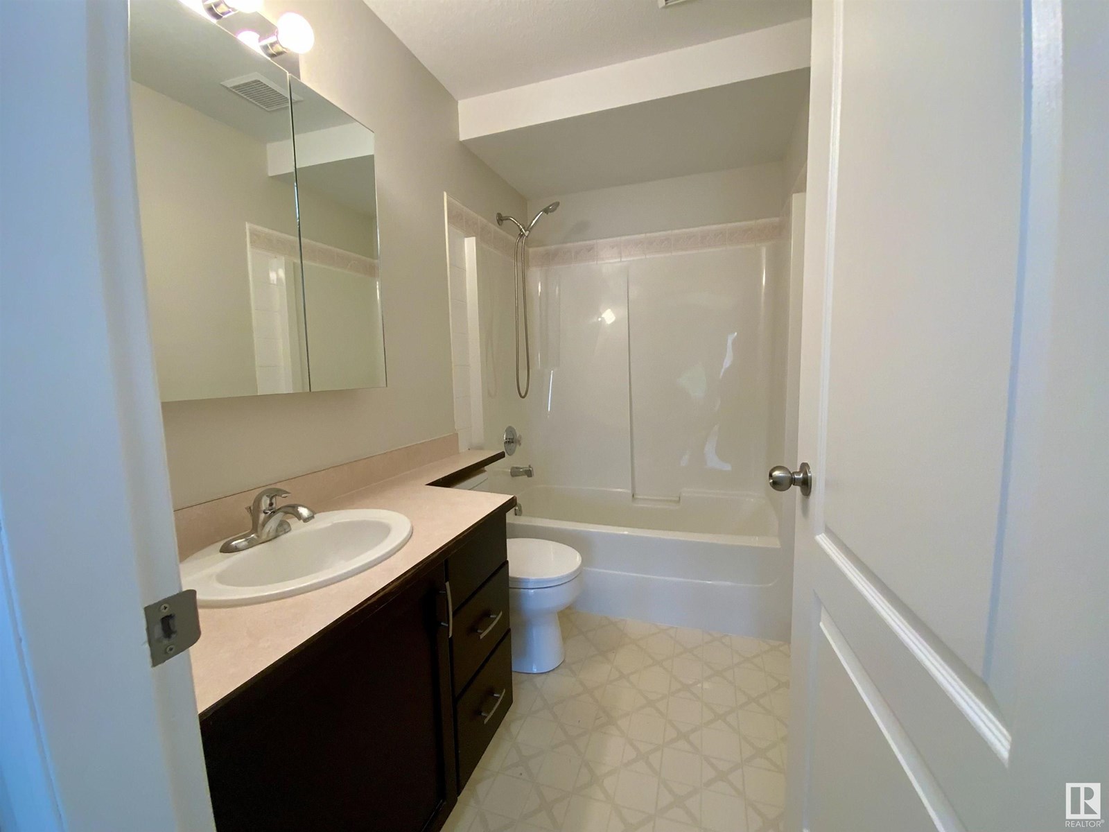 #34 9914 80 Av Nw, Edmonton, Alberta  T6E 6L6 - Photo 9 - E4447714