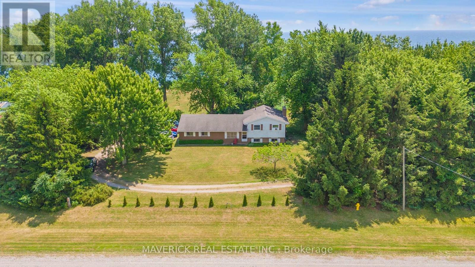7504 Talbot Trail, Chatham-Kent, Ontario  N0P 1A0 - Photo 10 - X12284526
