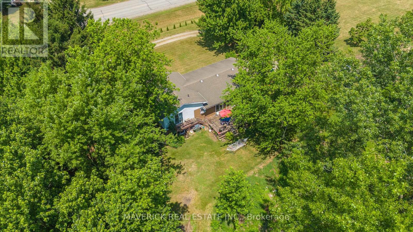 7504 Talbot Trail, Chatham-Kent, Ontario  N0P 1A0 - Photo 15 - X12284526
