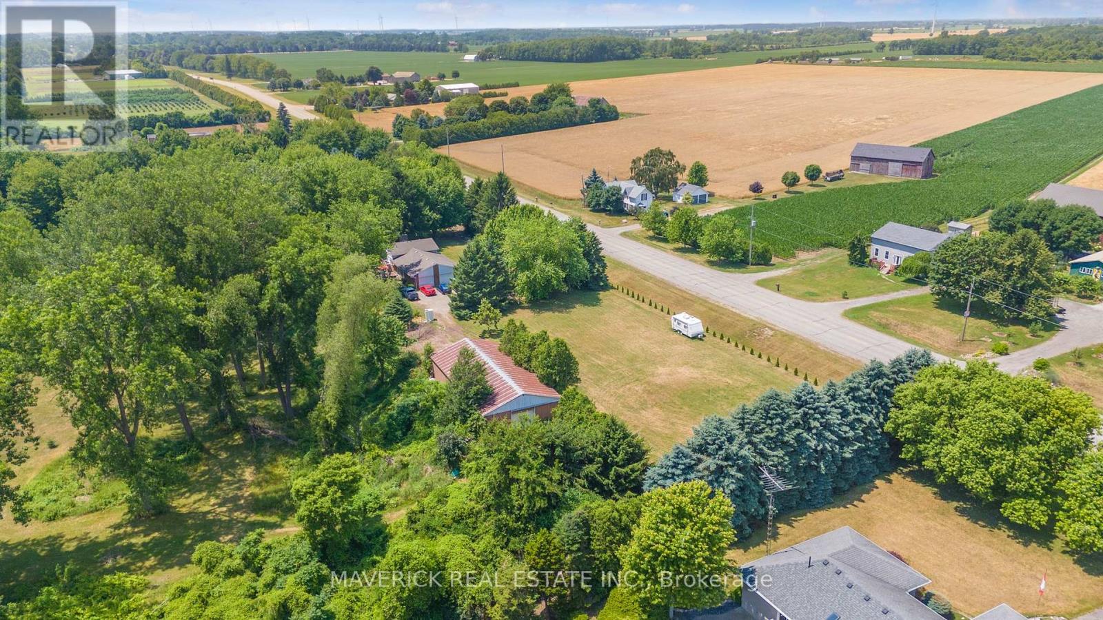 7504 Talbot Trail, Chatham-Kent, Ontario  N0P 1A0 - Photo 8 - X12284526