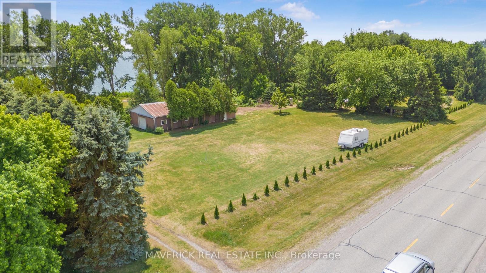 7504 Talbot Trail, Chatham-Kent, Ontario  N0P 1A0 - Photo 9 - X12284526