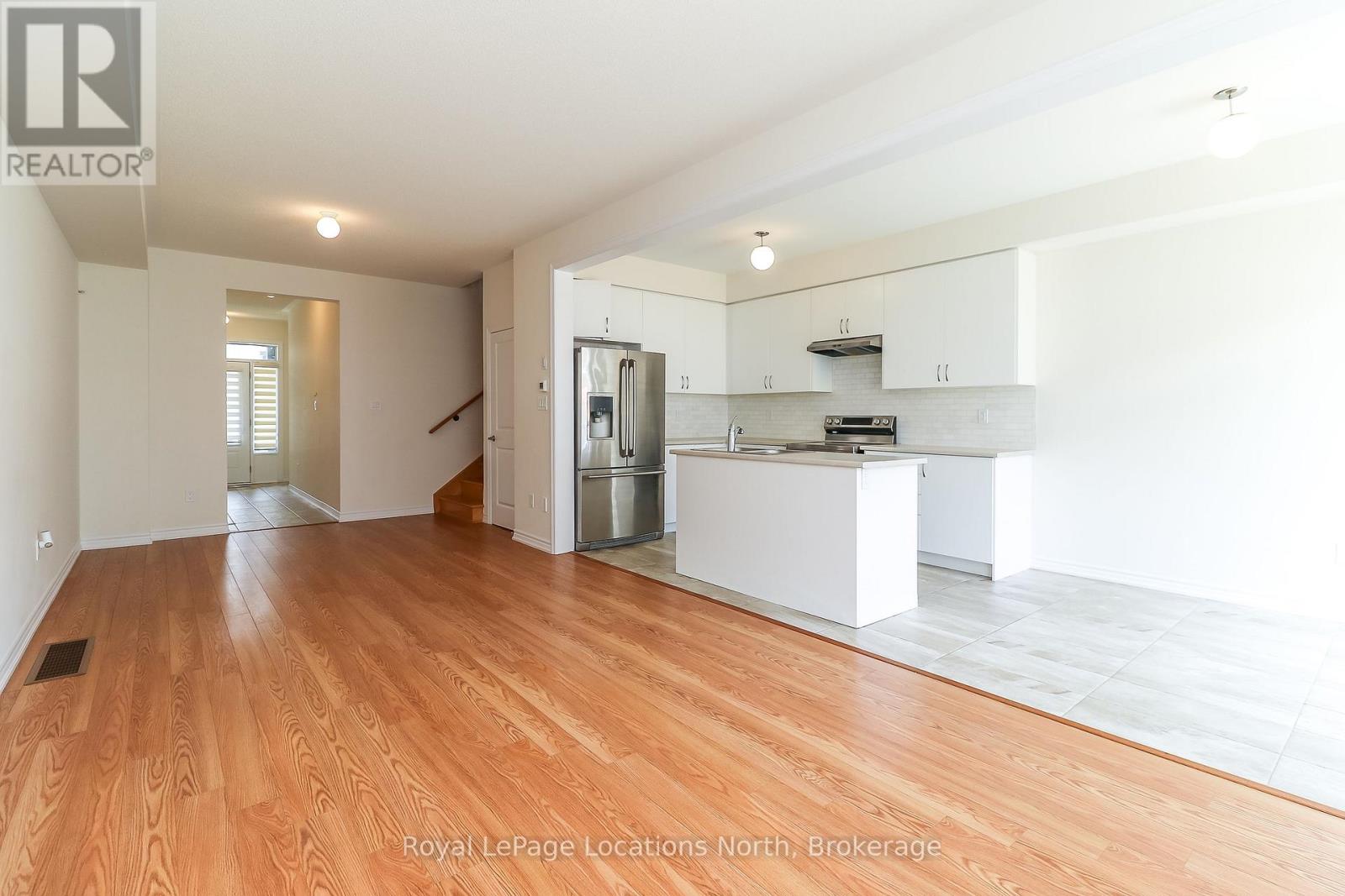 6 Durham Avenue, Barrie, Ontario  L9J 0W7 - Photo 10 - S12284540