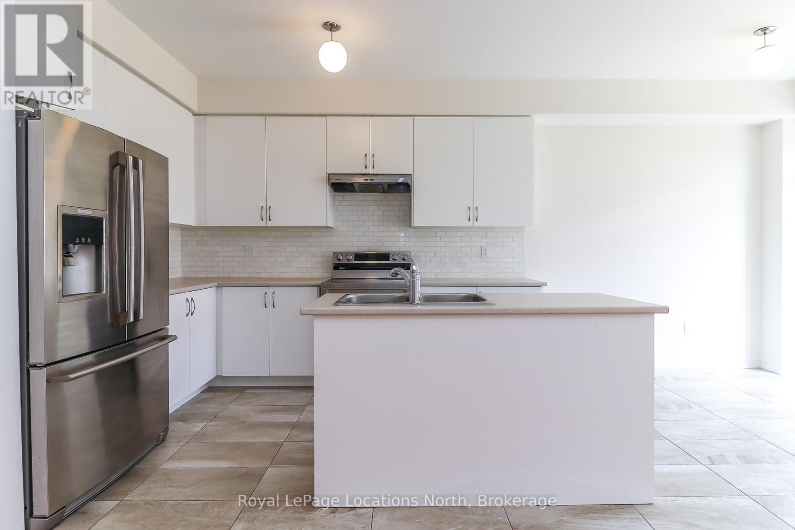6 Durham Avenue, Barrie, Ontario  L9J 0W7 - Photo 11 - S12284540