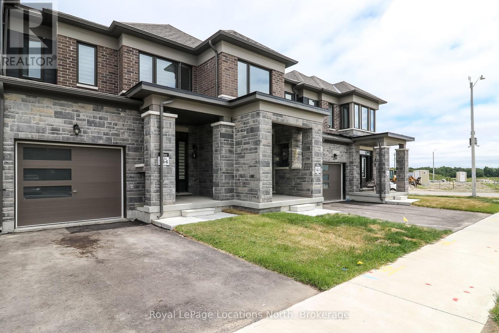 6 Durham Avenue, Barrie, Ontario  L9J 0W7 - Photo 2 - S12284540