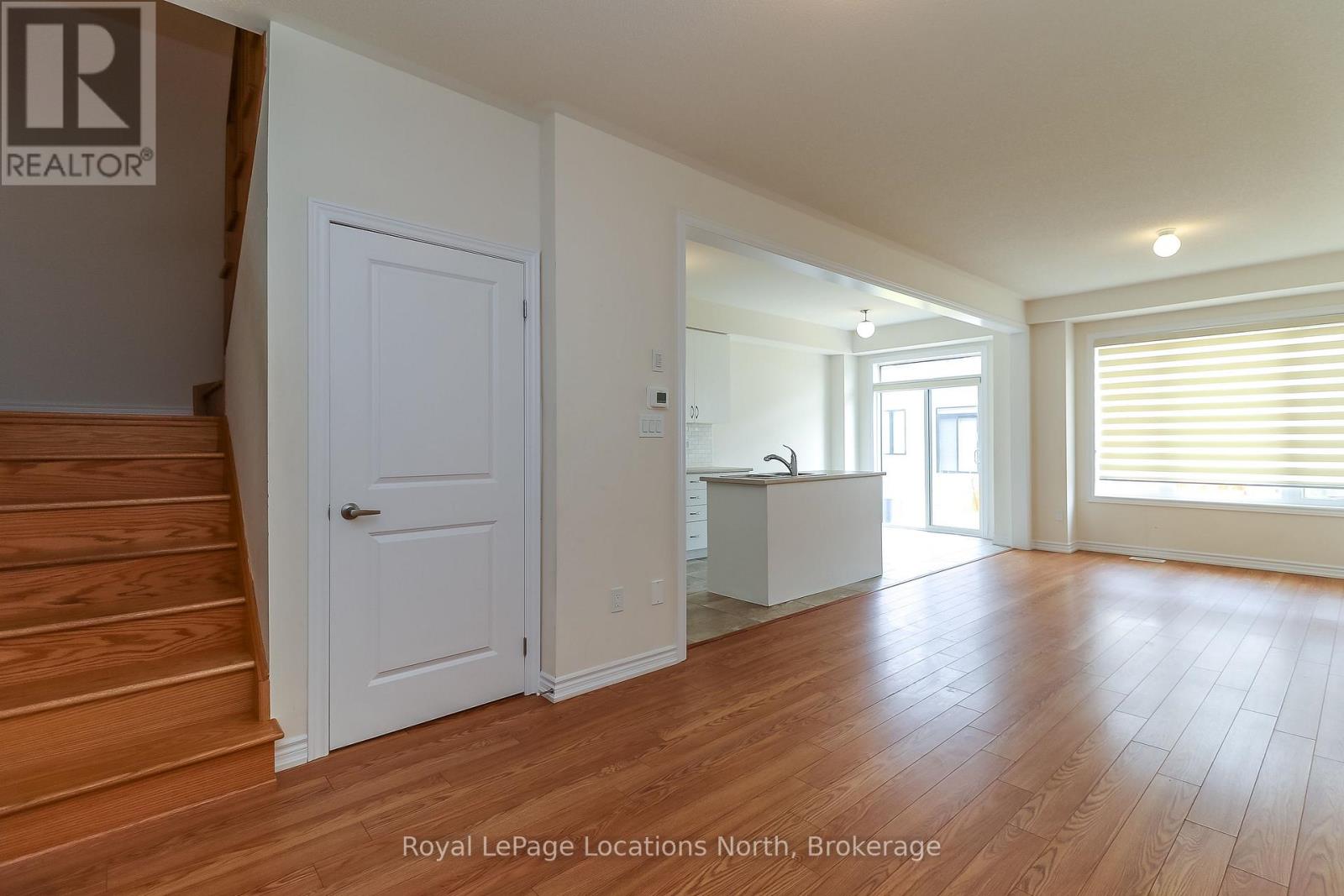 6 Durham Avenue, Barrie, Ontario  L9J 0W7 - Photo 5 - S12284540
