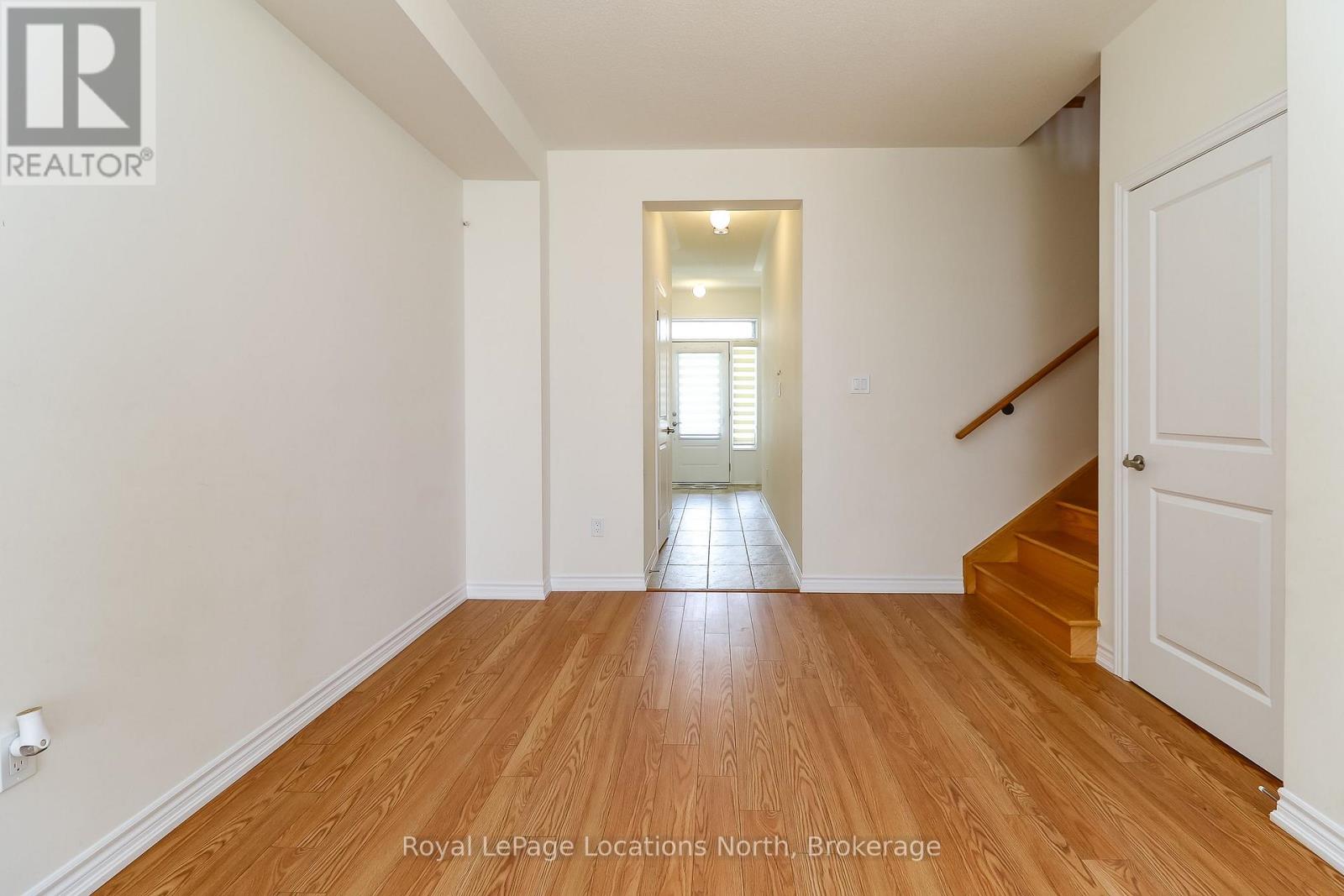 6 Durham Avenue, Barrie, Ontario  L9J 0W7 - Photo 6 - S12284540