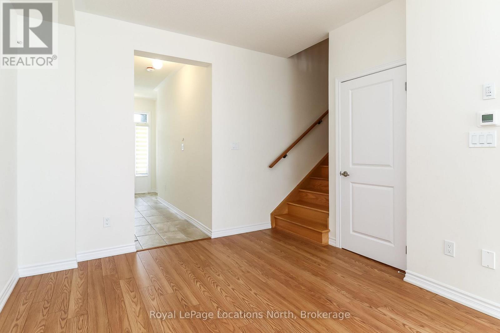 6 Durham Avenue, Barrie, Ontario  L9J 0W7 - Photo 7 - S12284540