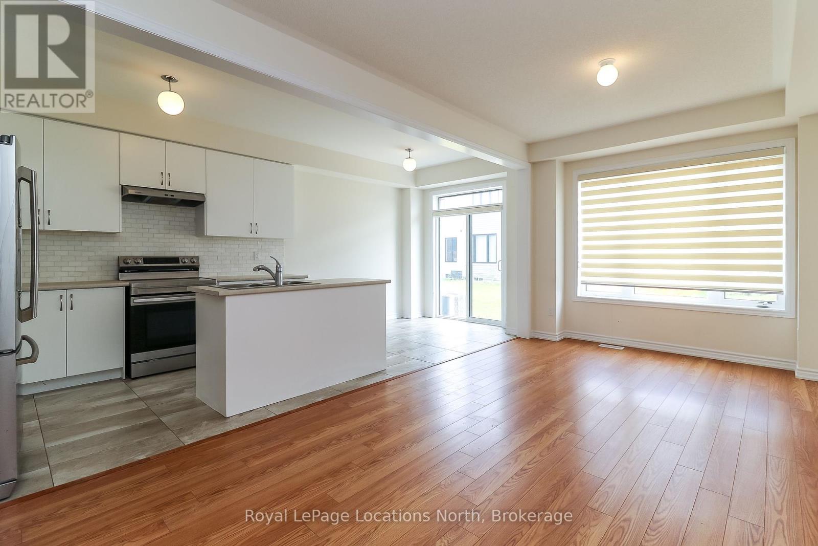 6 Durham Avenue, Barrie, Ontario  L9J 0W7 - Photo 9 - S12284540