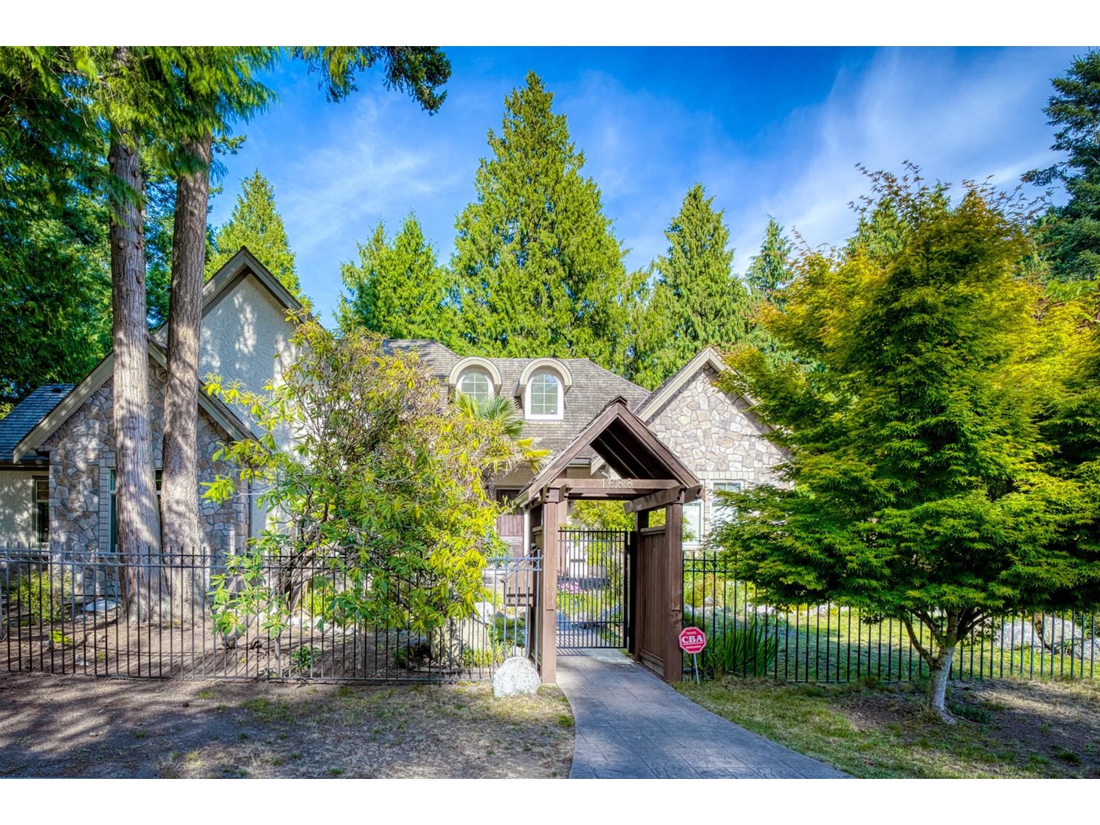 1688 134b Street, Surrey, British Columbia  V4A 0A6 - Photo 2 - R3024085