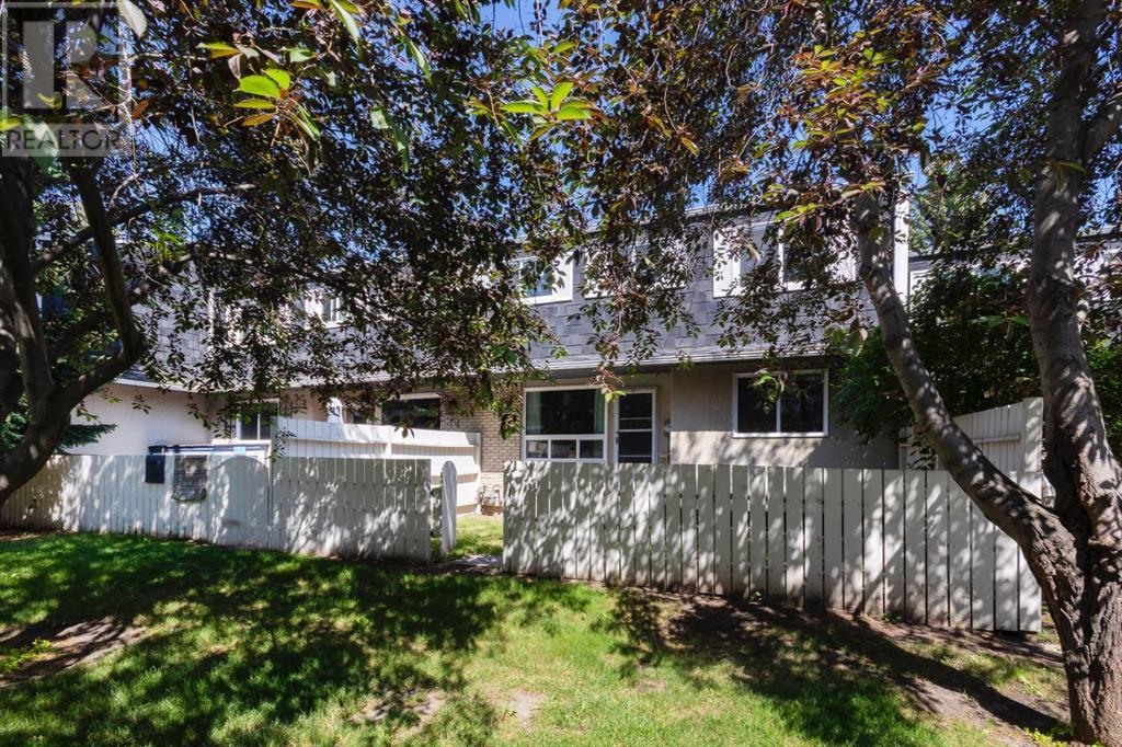 Property at 22, 175 Manora Place NE image 2