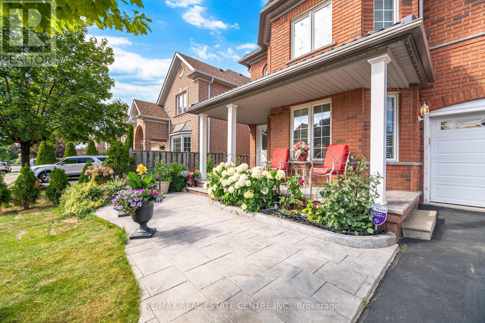 Property at 53 WILD INDIGO CRESCENT image 3