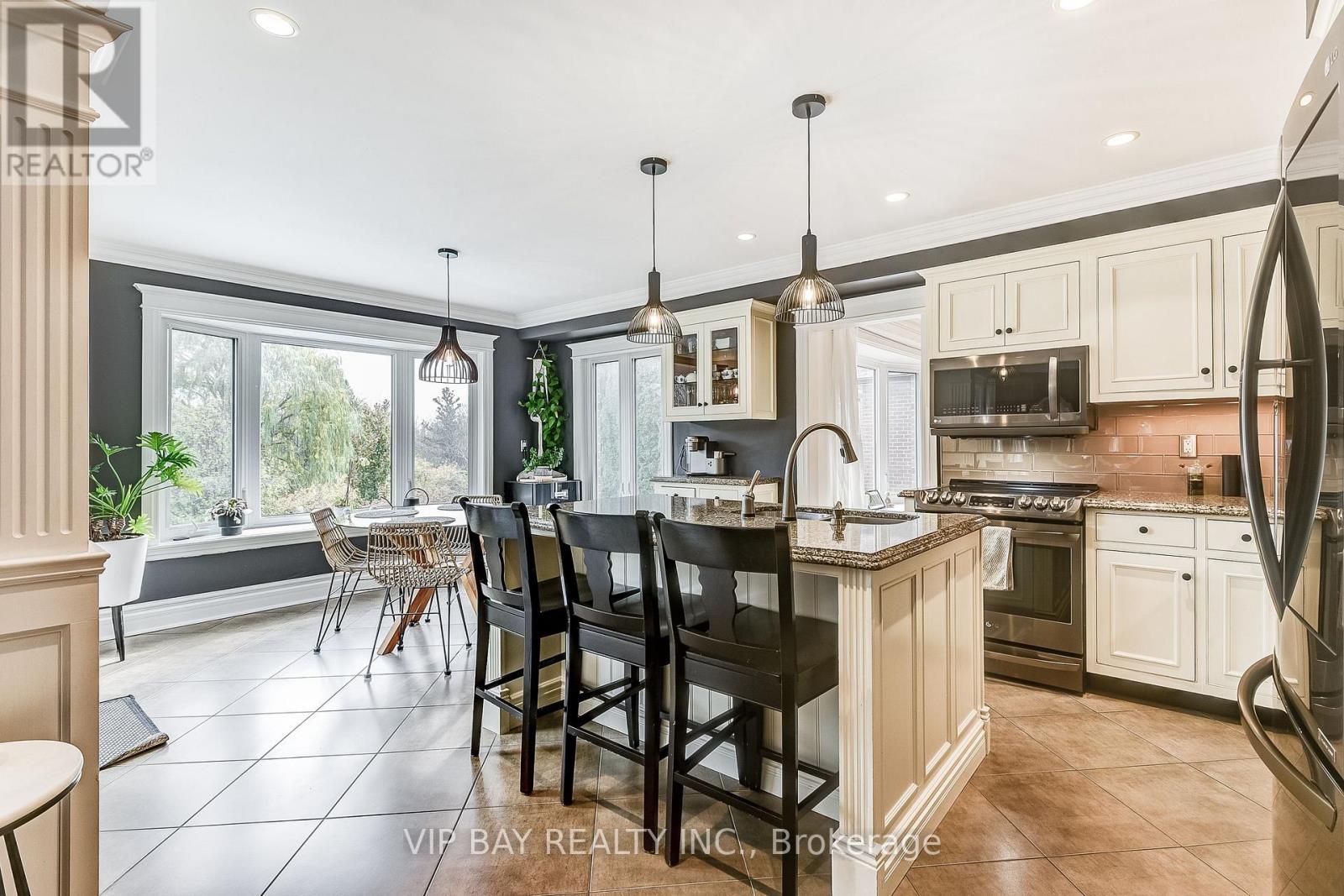 40 Dawnridge Trail, Brampton, Ontario  L6Z 2A1 - Photo 13 - W12284625