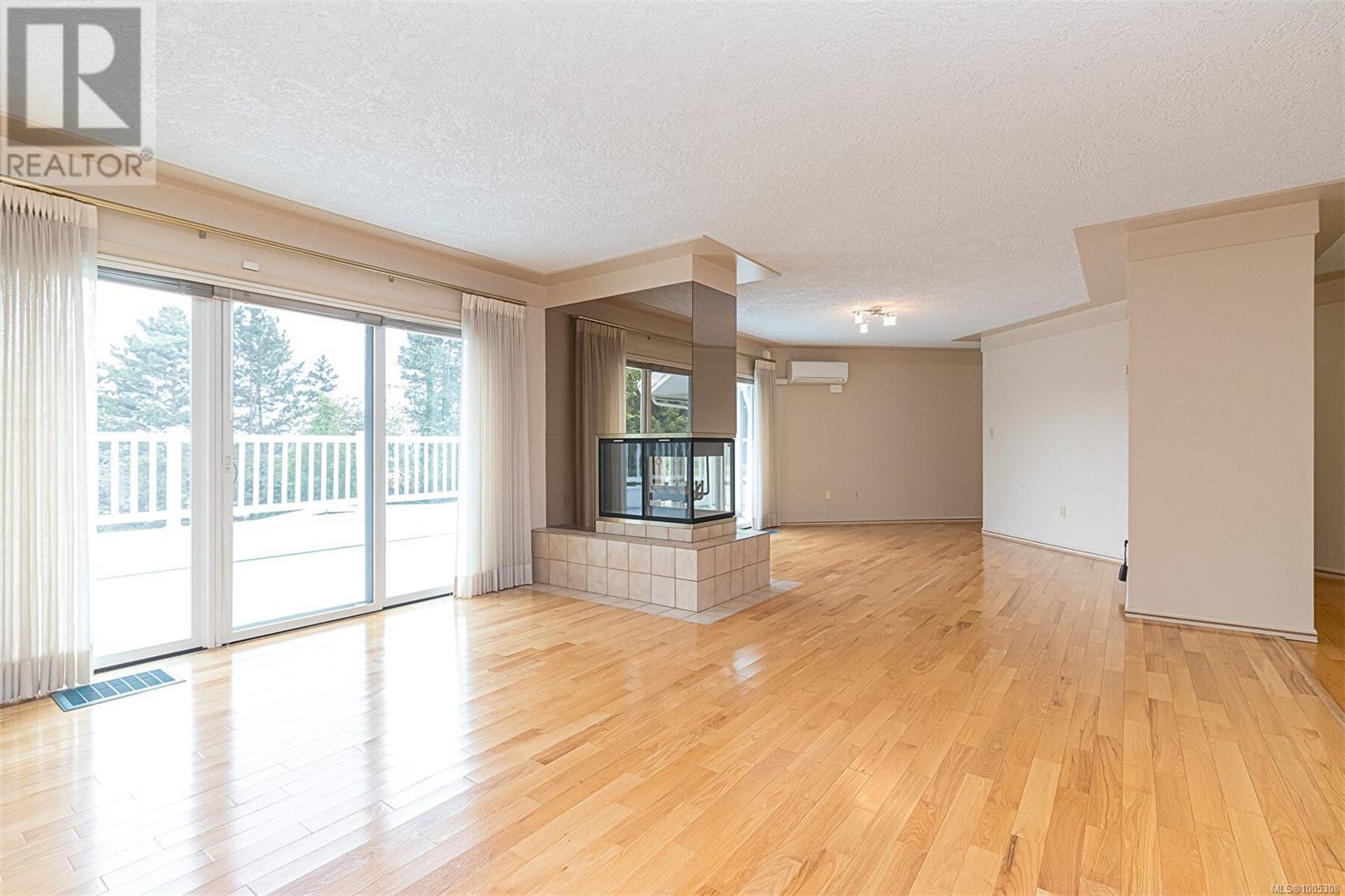 Property at 4569 Boulderwood Dr image 4