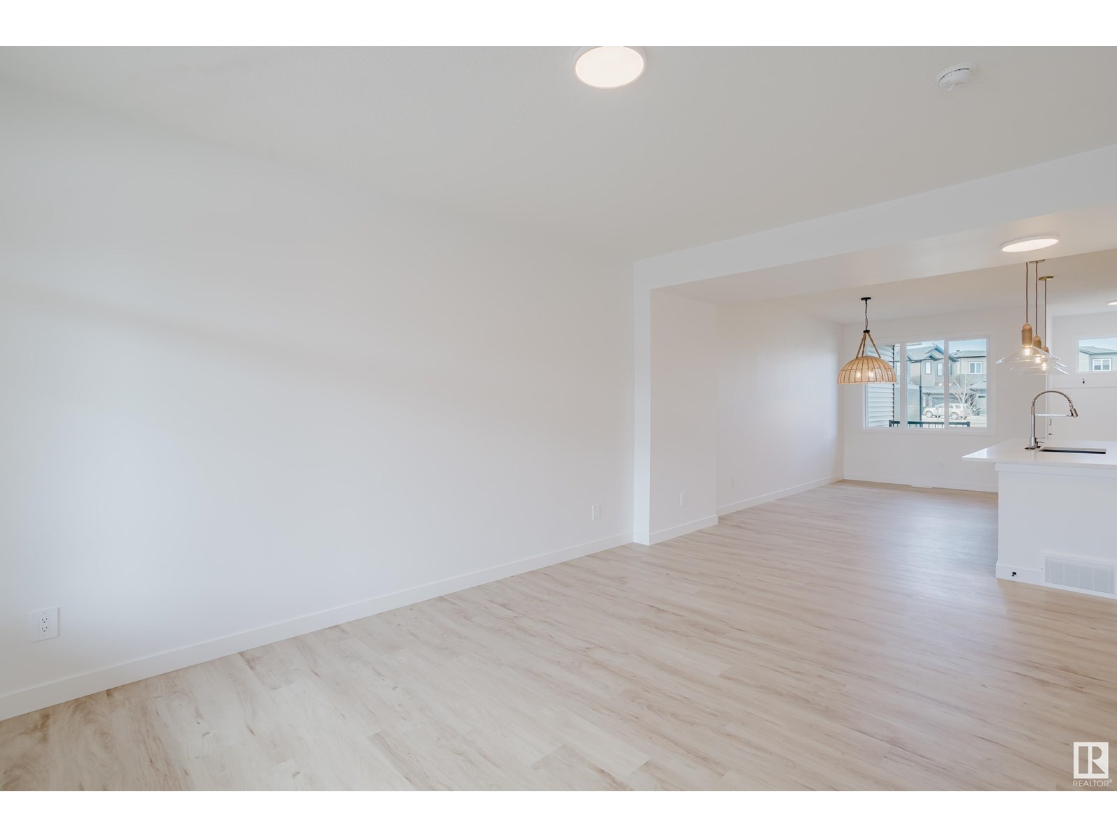 Property at 1333 Keswick DR SW image 3
