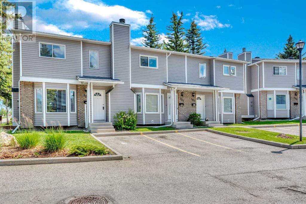 Property at 103 Riverglen Park SE image 1