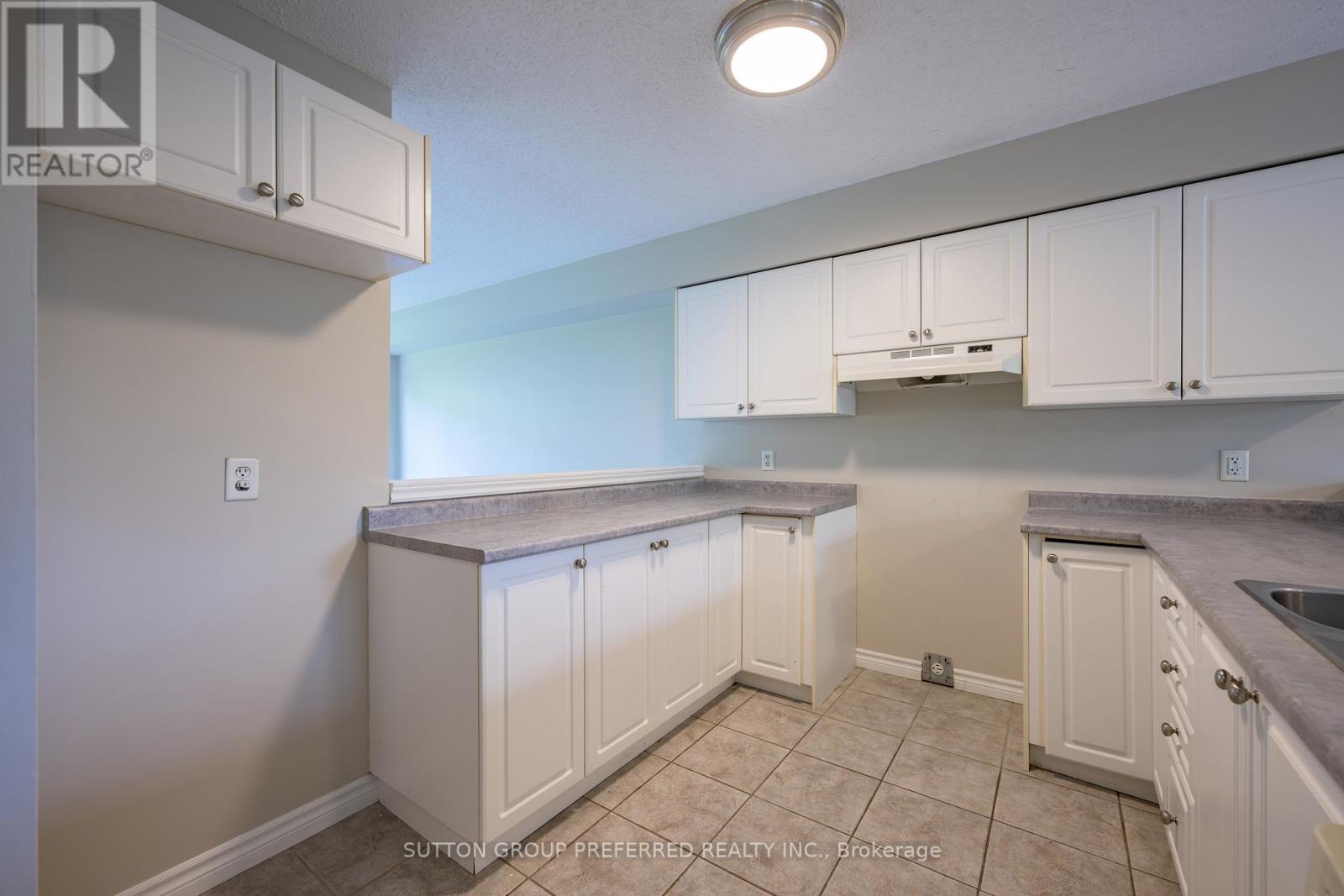 Property at 29 - 600 SARNIA ROAD image 5
