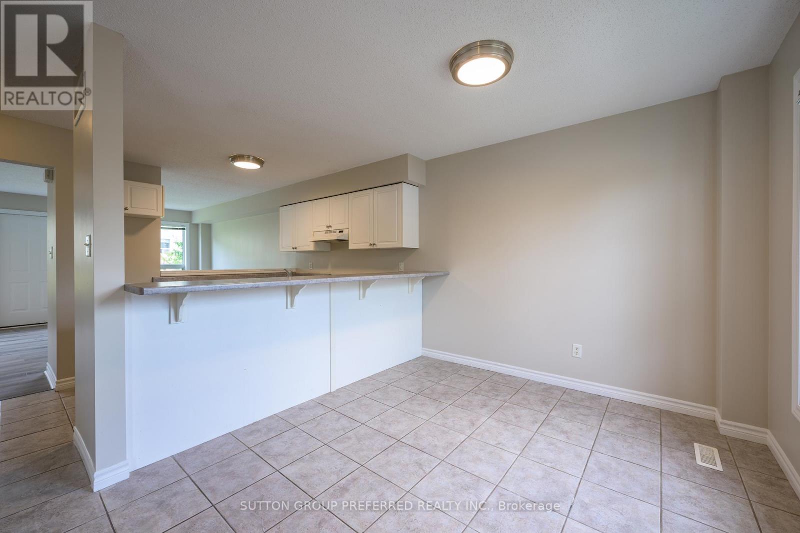 Property at 29 - 600 SARNIA ROAD image 3