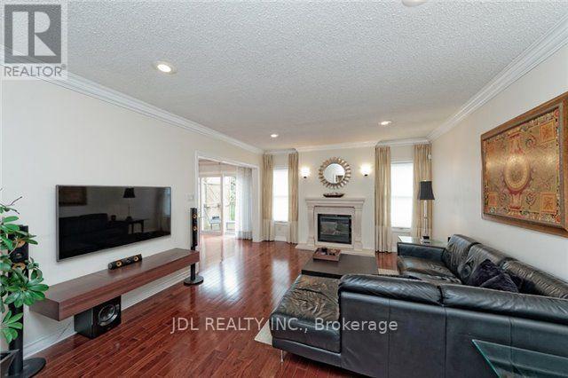 Property at 22 HILLHOLM BOULEVARD image 4