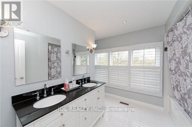 22 Hillholm Boulevard, Richmond Hill (Bayview Hill), Ontario  L4B 2J3 - Photo 15 - N12266455