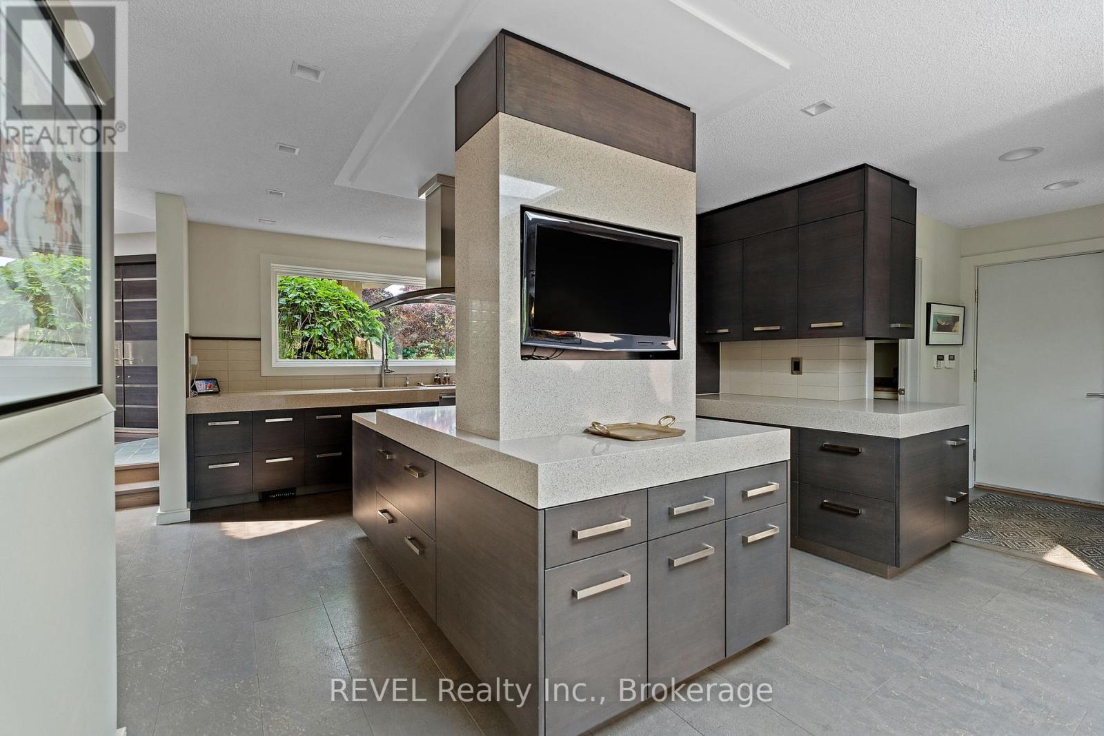 2721 Decew Road, St. Catharines (Rykert/vansickle), Ontario  L2R 6P7 - Photo 17 - X12266766