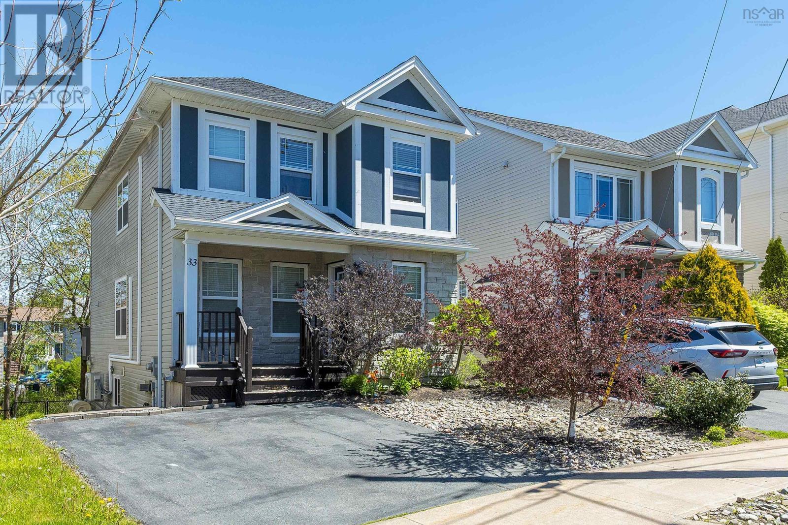 Property at 33 Ridgestone Court image 1