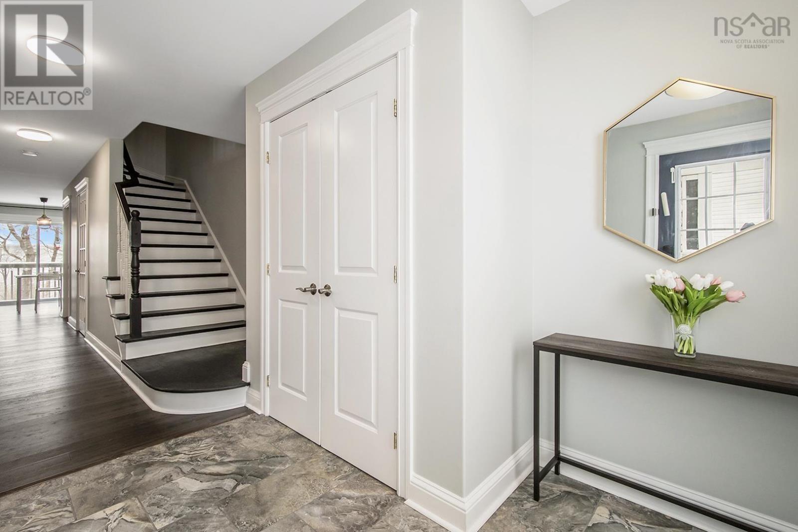 Property at 33 Ridgestone Court image 2
