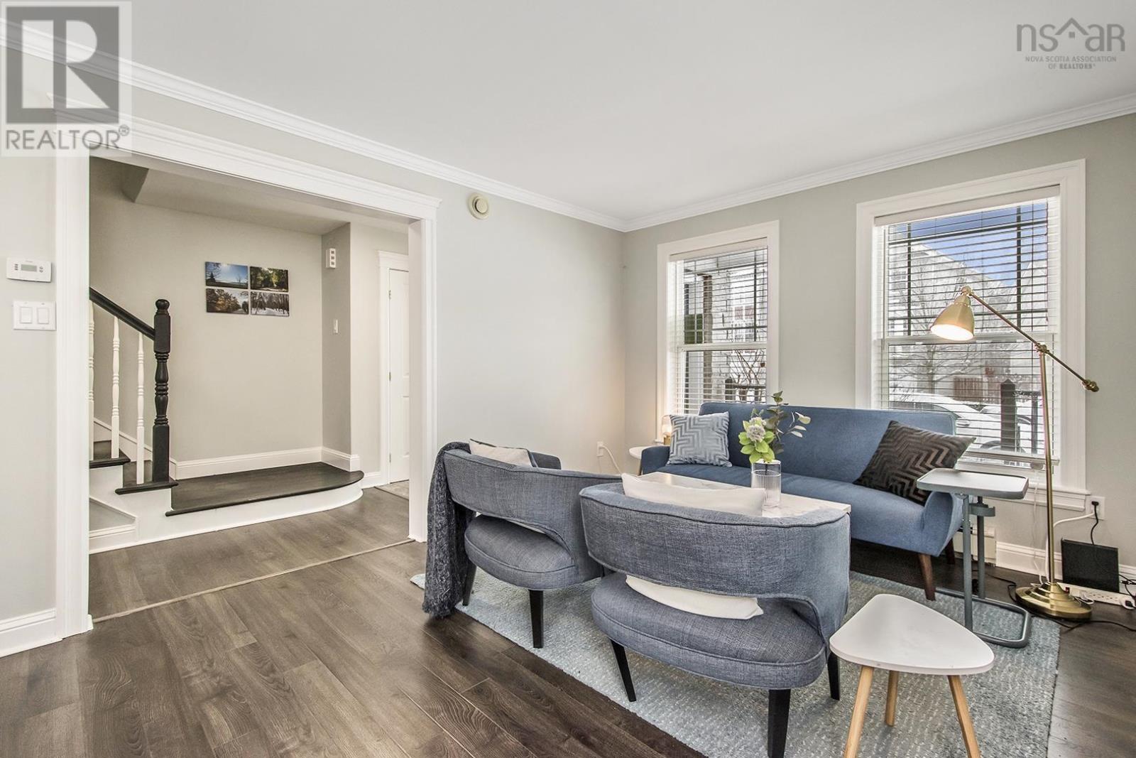 Property at 33 Ridgestone Court image 3