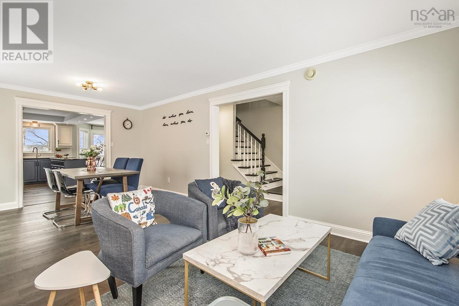 Property at 33 Ridgestone Court image 4