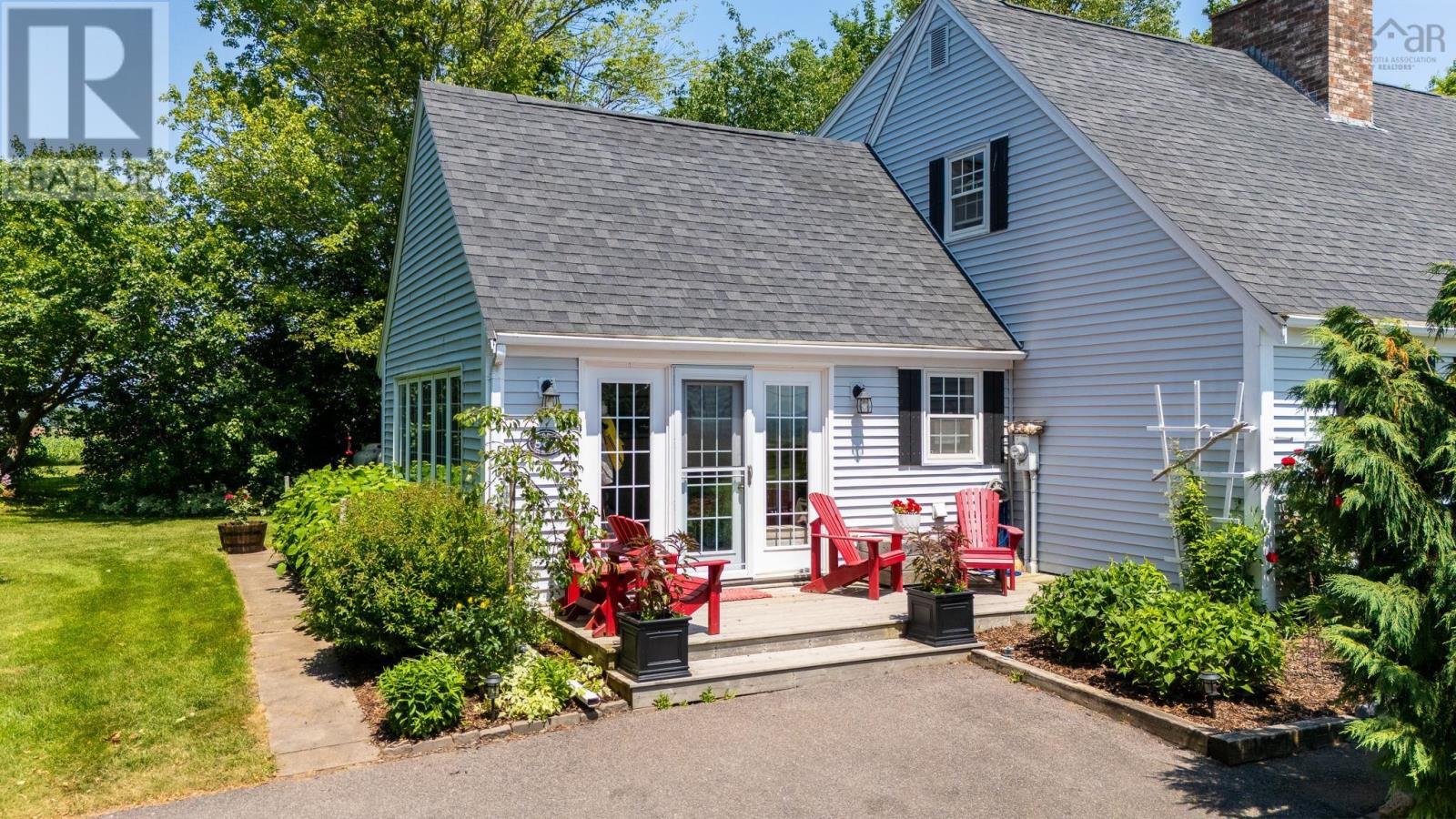 Property at 567 Canard Street image 4