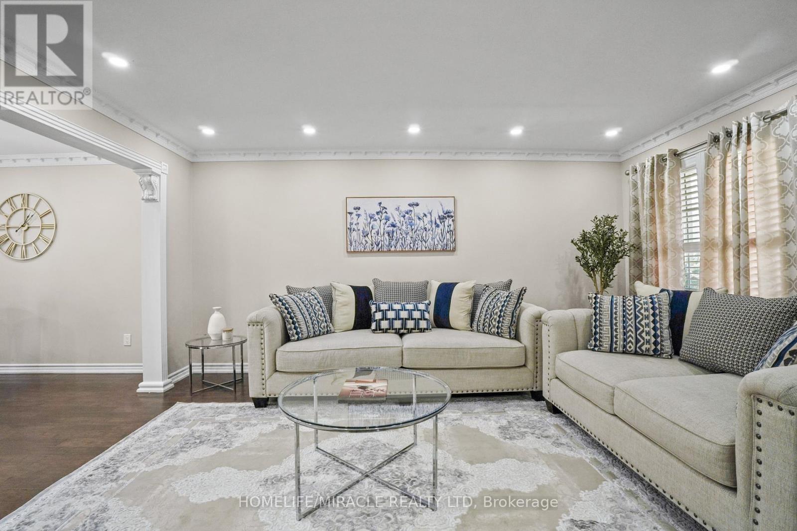 Property at 47 CINRICKBAR DRIVE image 4
